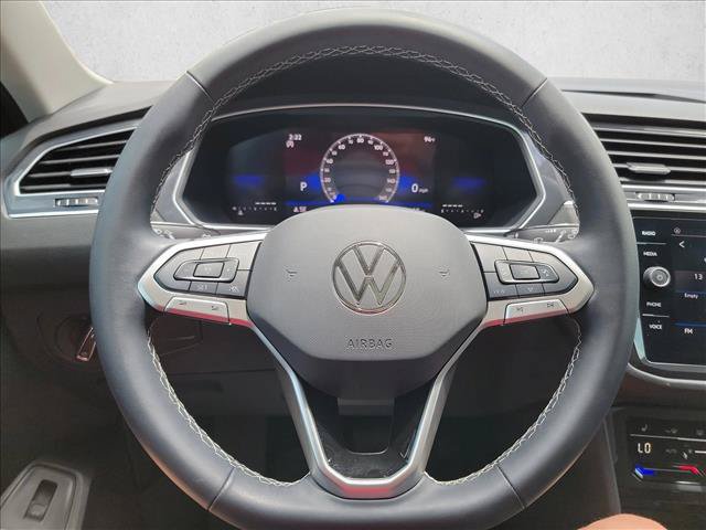 Used 2024 Volkswagen Tiguan SE w/ Panoramic Sunroof Package FWD image 16
