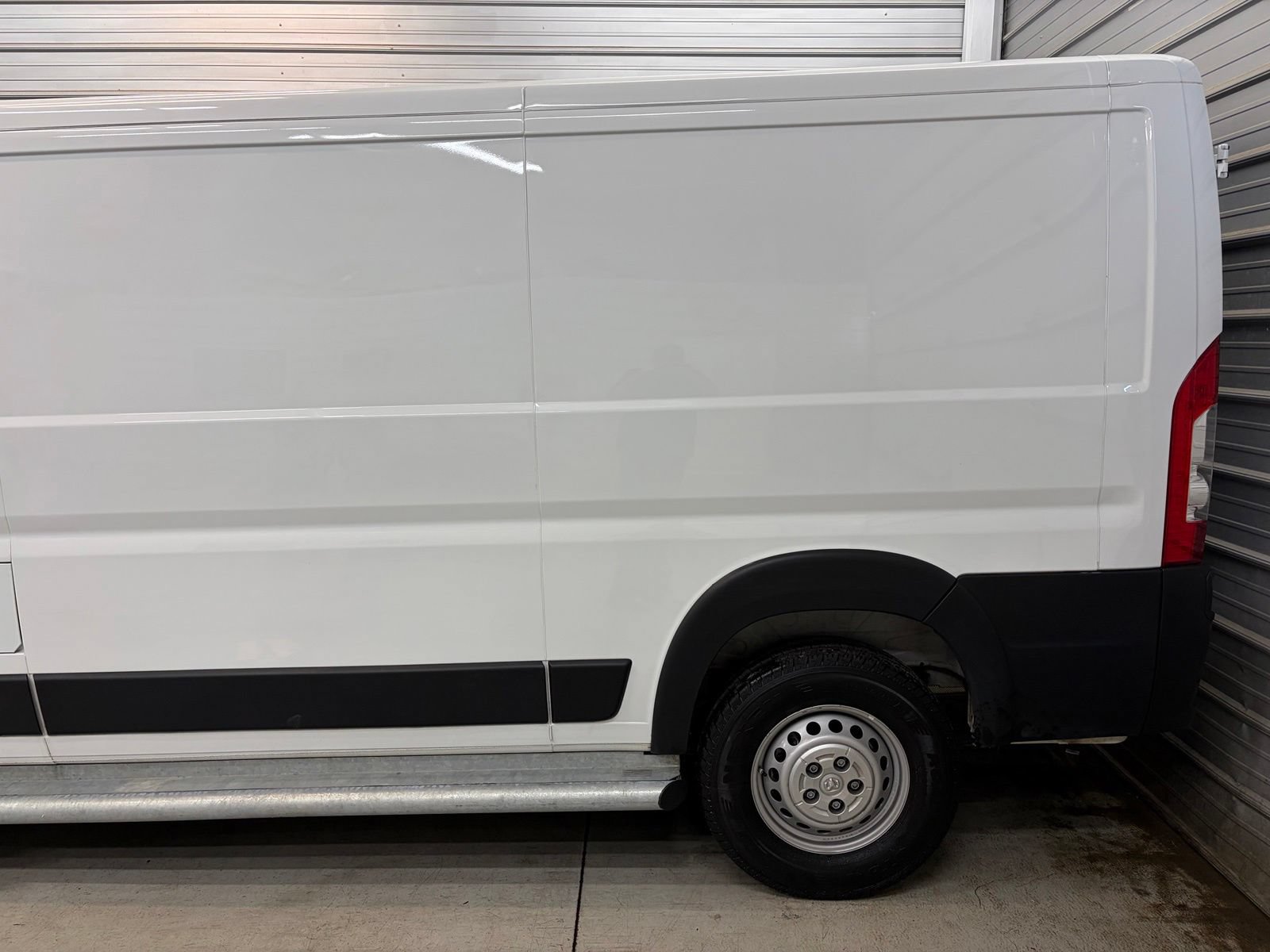 Used 2025 RAM ProMaster 2500 w/ U-Haul Equipment Group FWD image 5