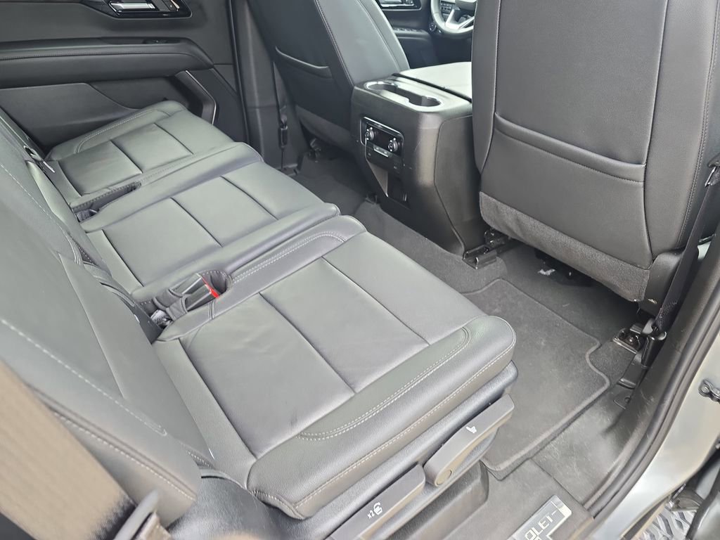 Used 2025 Chevrolet Tahoe Z71 AWD/4WD image 11