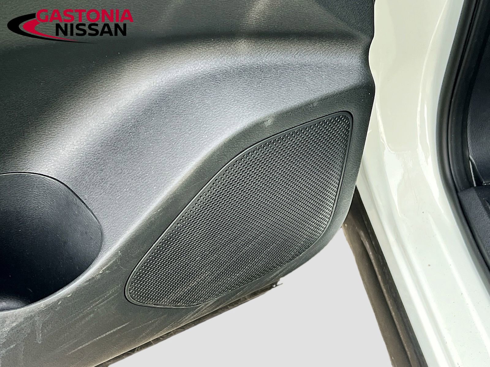 Used 2023 Nissan Rogue S image 23