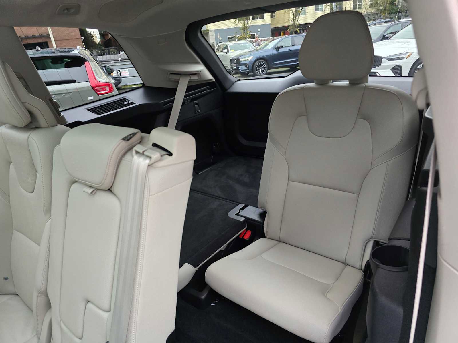 Certified 2024 Volvo XC90 T8 Plus image 18