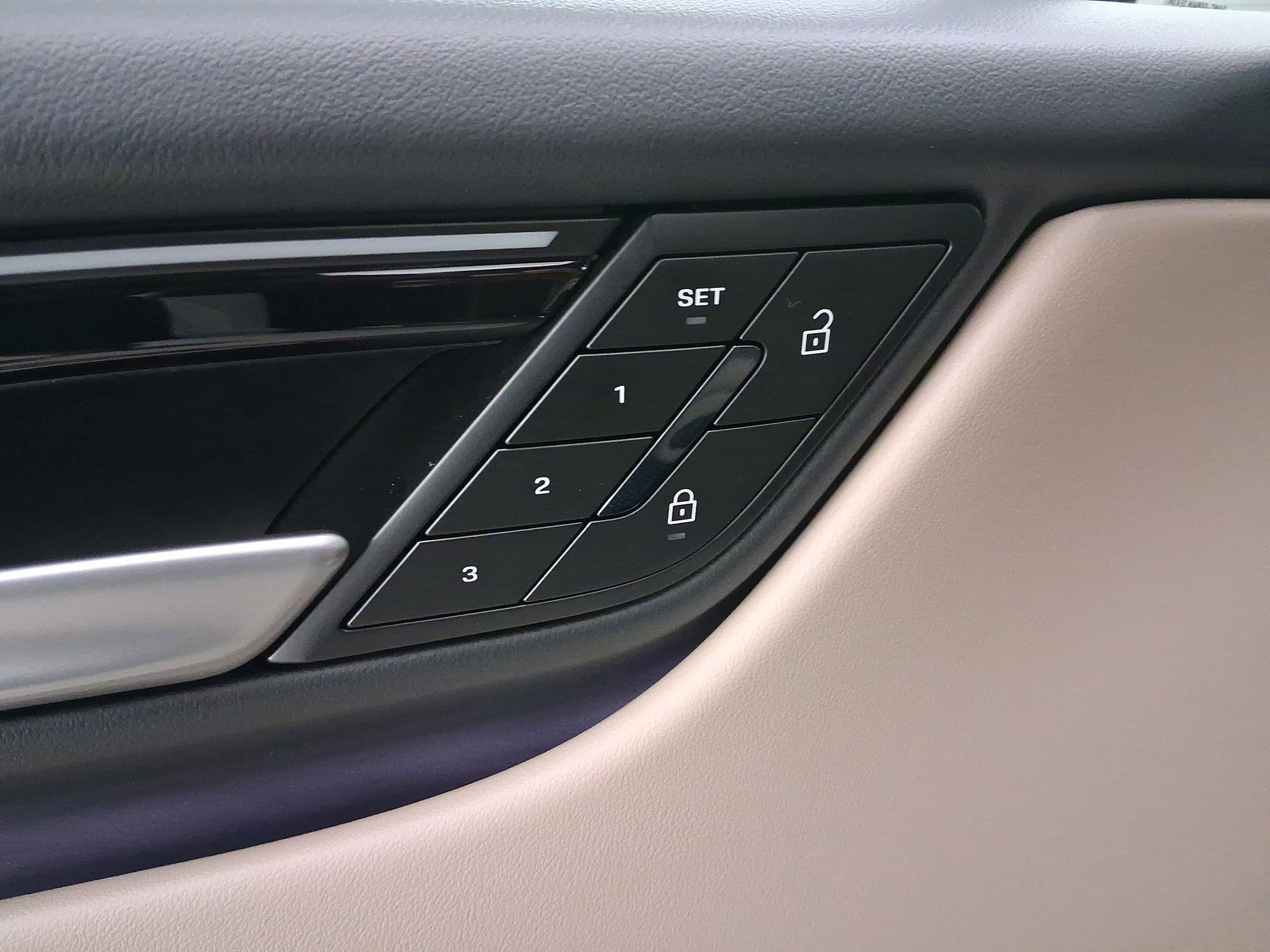 Used 2026 Porsche Macan image 12