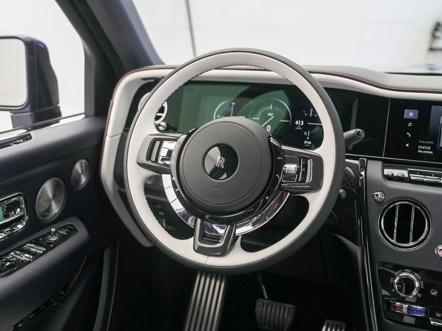 New 2026 Rolls-Royce Cullinan Black Badge image 59