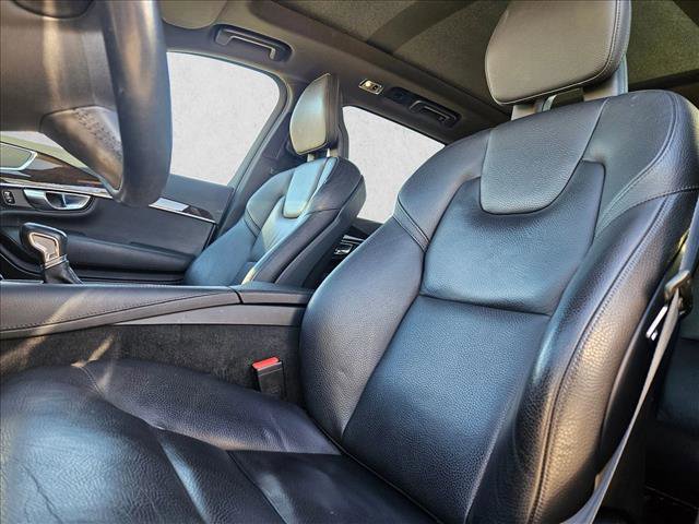 Used 2017 Volvo XC90 T6 Momentum image 10