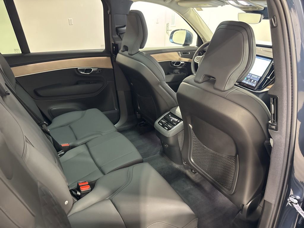 Used 2026 Volvo XC90 B5 Plus w/ Protection Package Premier AWD/4WD image 24