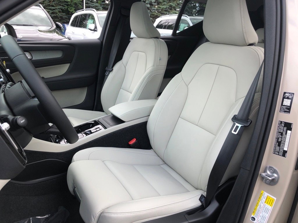 New 2026 Volvo XC40 B5 Ultra w/ Protection Package Premier AWD/4WD image 29