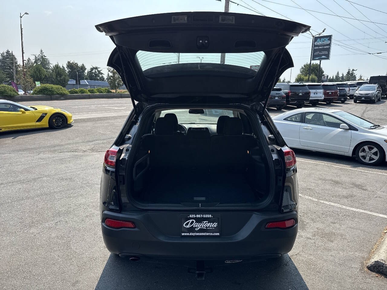 Used 2015 Jeep Cherokee Sport AWD/4WD image 6