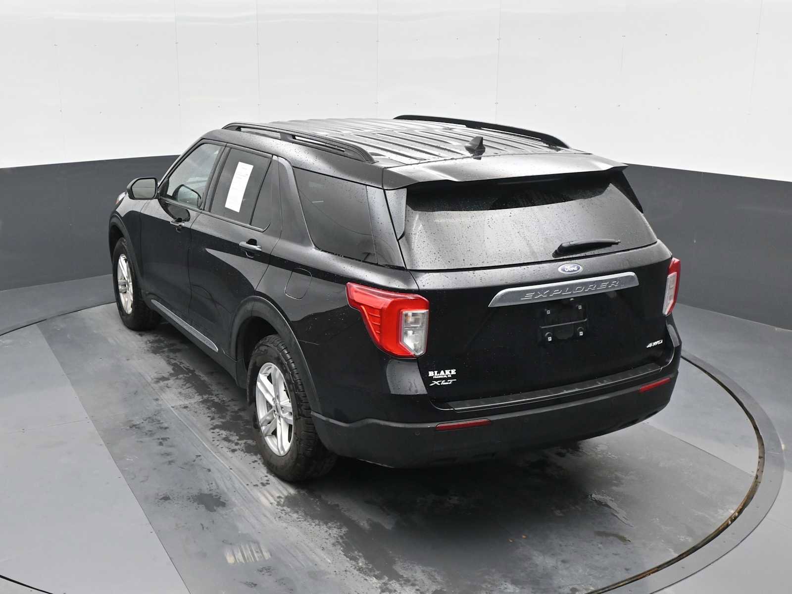 Used 2022 Ford Explorer XLT image 25