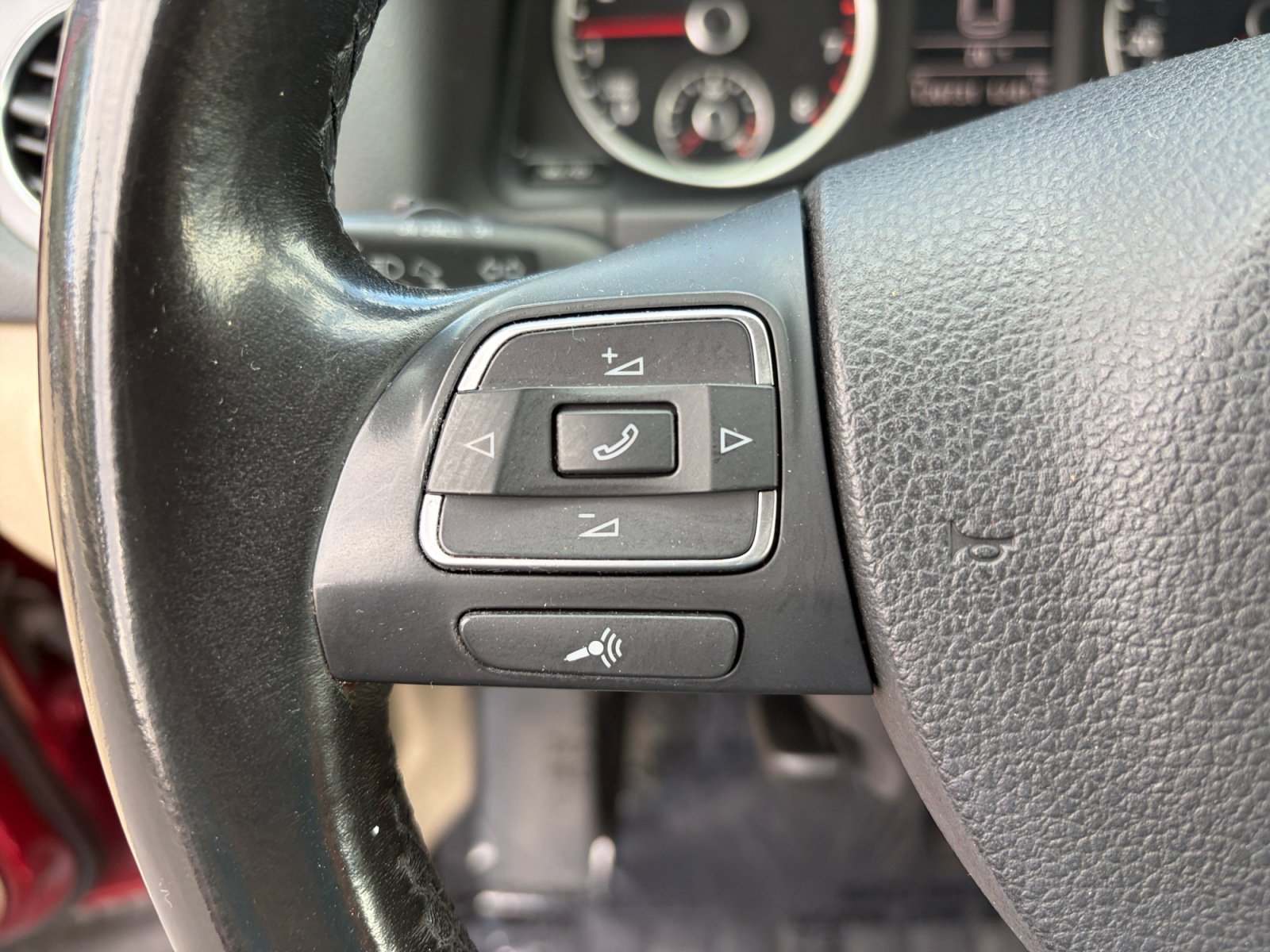 Used 2014 Volkswagen Tiguan SE AWD/4WD image 14