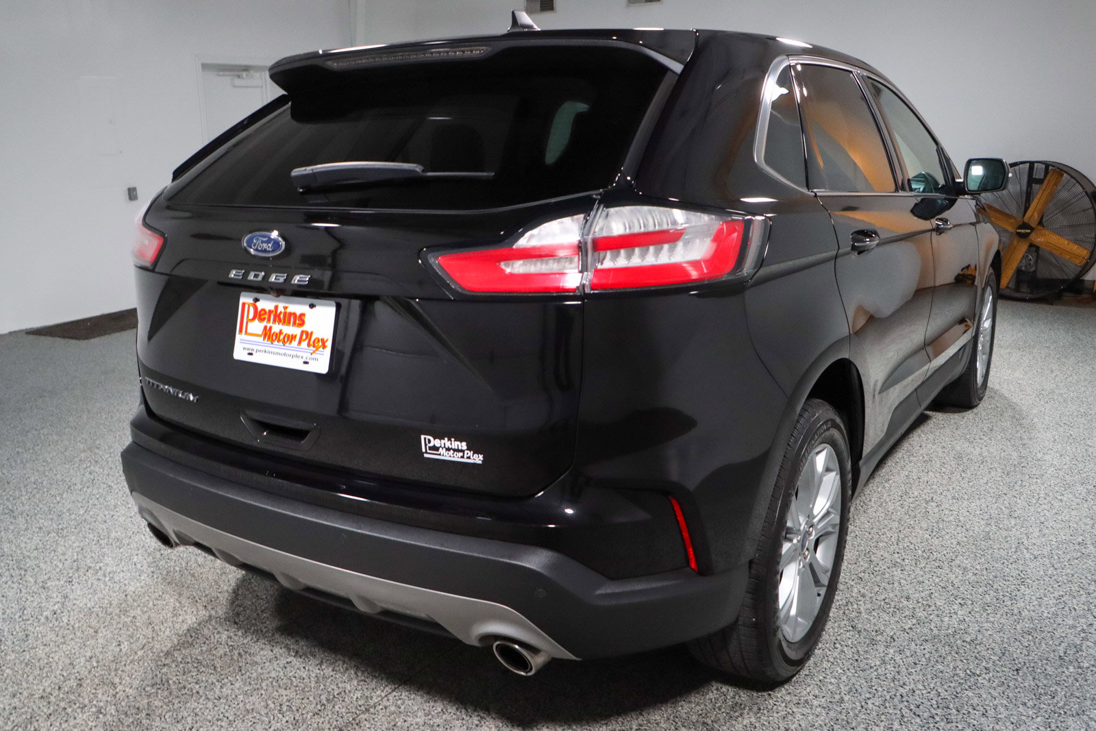 Used 2021 Ford Edge Titanium w/ Cargo Accessory Package FWD image 7