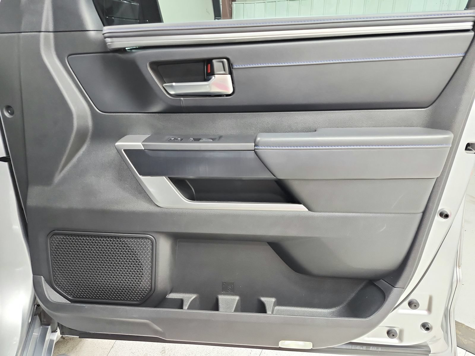 Used 2025 Toyota Tundra Platinum AWD/4WD image 43