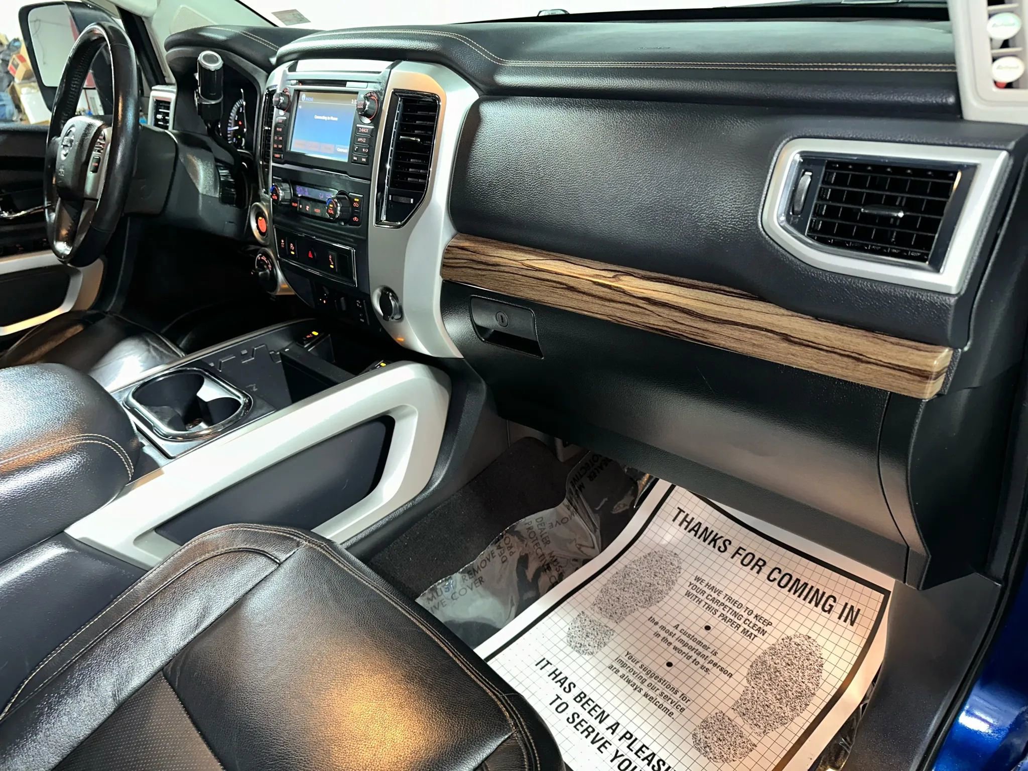 Used 2017 Nissan Titan SL image 34