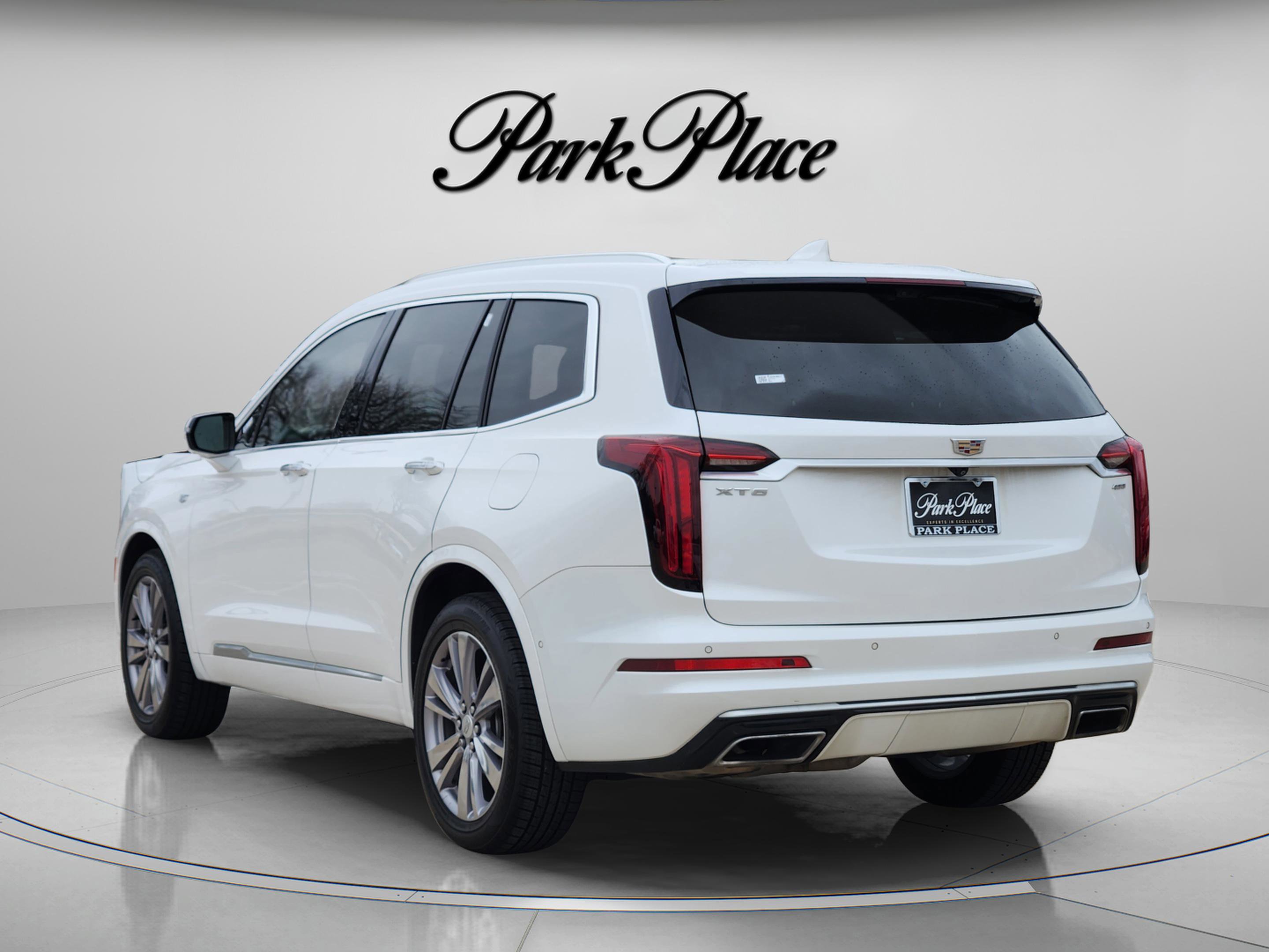 Used 2023 Cadillac XT6 Premium Luxury w/ Technology Package image 3