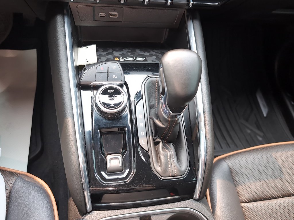 Used 2024 GMC Canyon AT4 w/ AT4 Premium Package AWD/4WD image 26