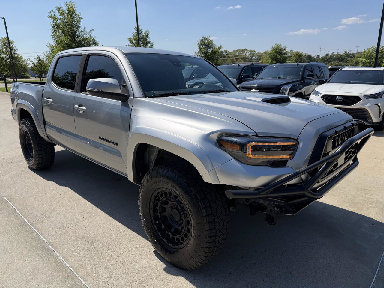Used 2021 Toyota Tacoma TRD Sport w/ Technology Package RWD image 3