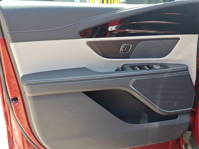 Used 2024 Lincoln Nautilus Reserve image 12