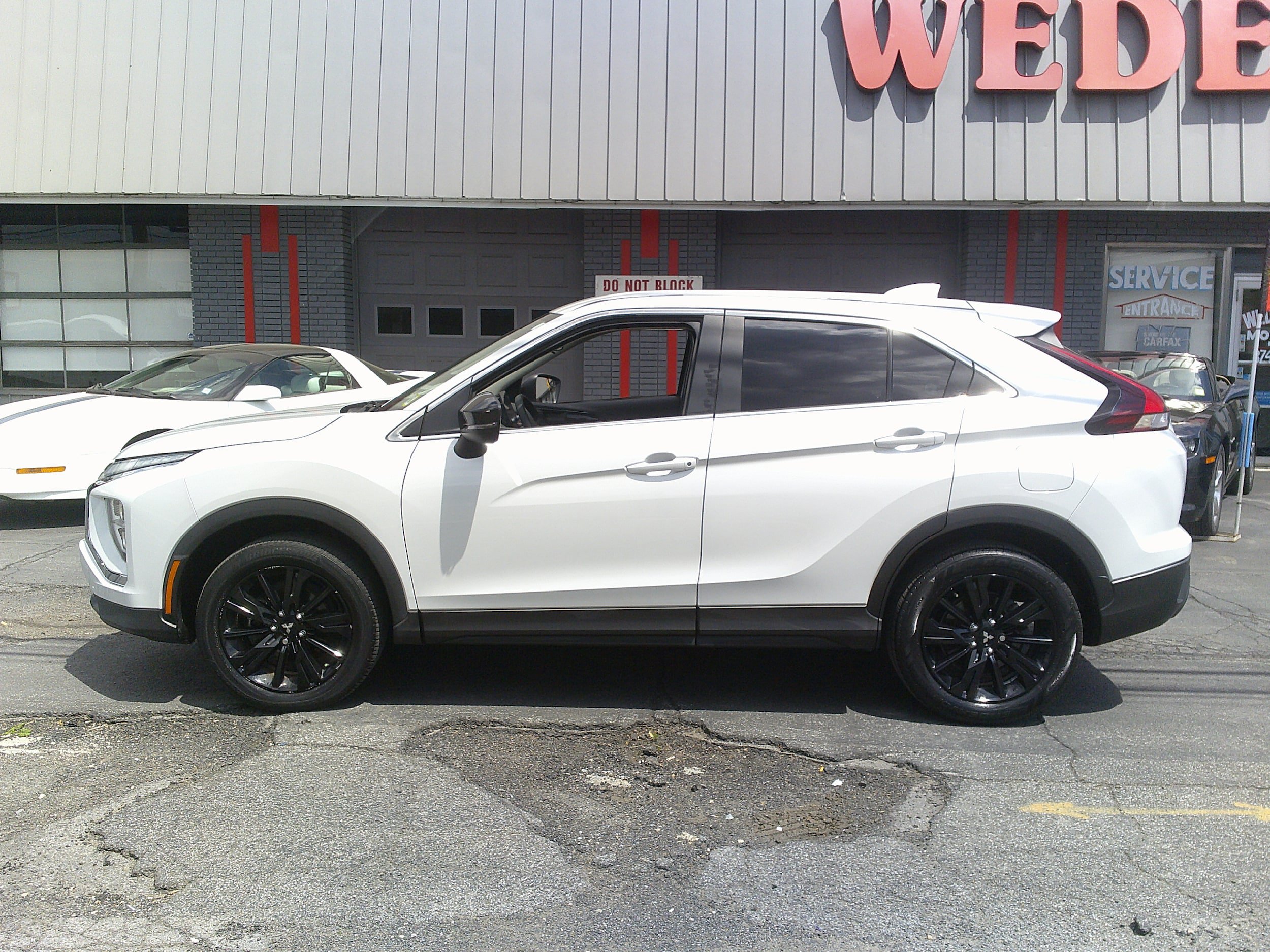 Used 2023 Mitsubishi Eclipse Cross SE AWD/4WD image 2