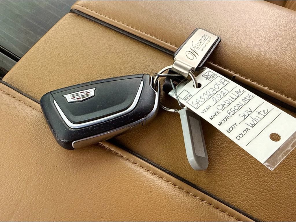 Used 2021 Cadillac Escalade ESV Premium Luxury image 17