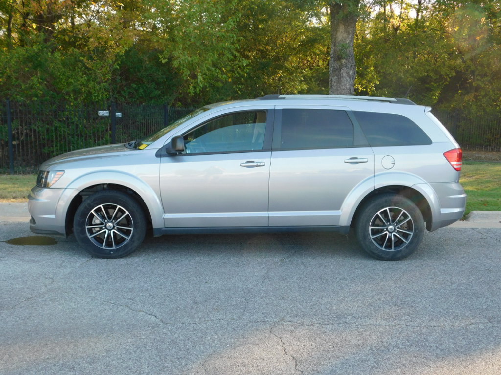 Used 2018 Dodge Journey SE w/ Popular Equipment Group FWD image 2