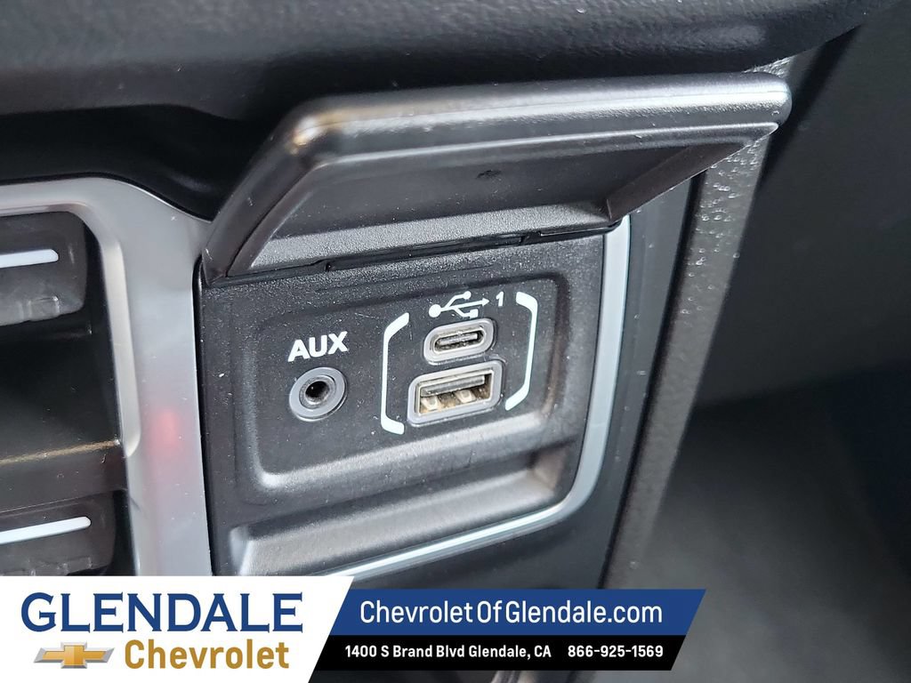 Used 2025 Jeep Wrangler Unlimited Sahara AWD/4WD image 28