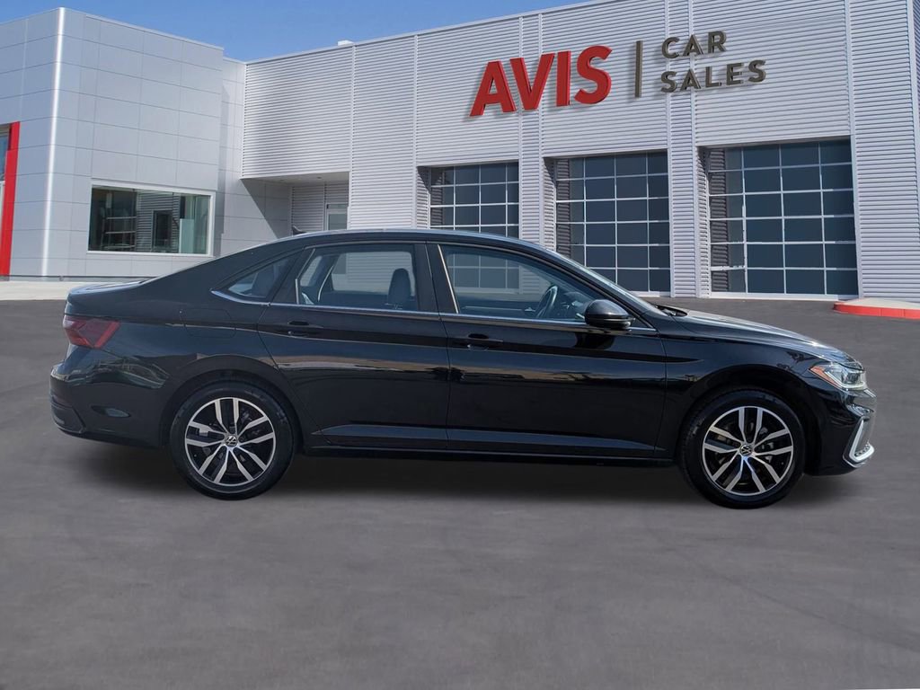 Used 2025 Volkswagen Jetta SE image 5