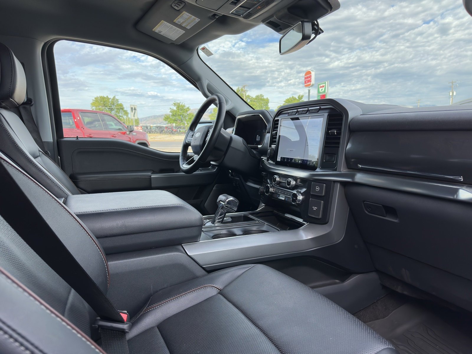 Used 2022 Ford F150 Lariat image 12