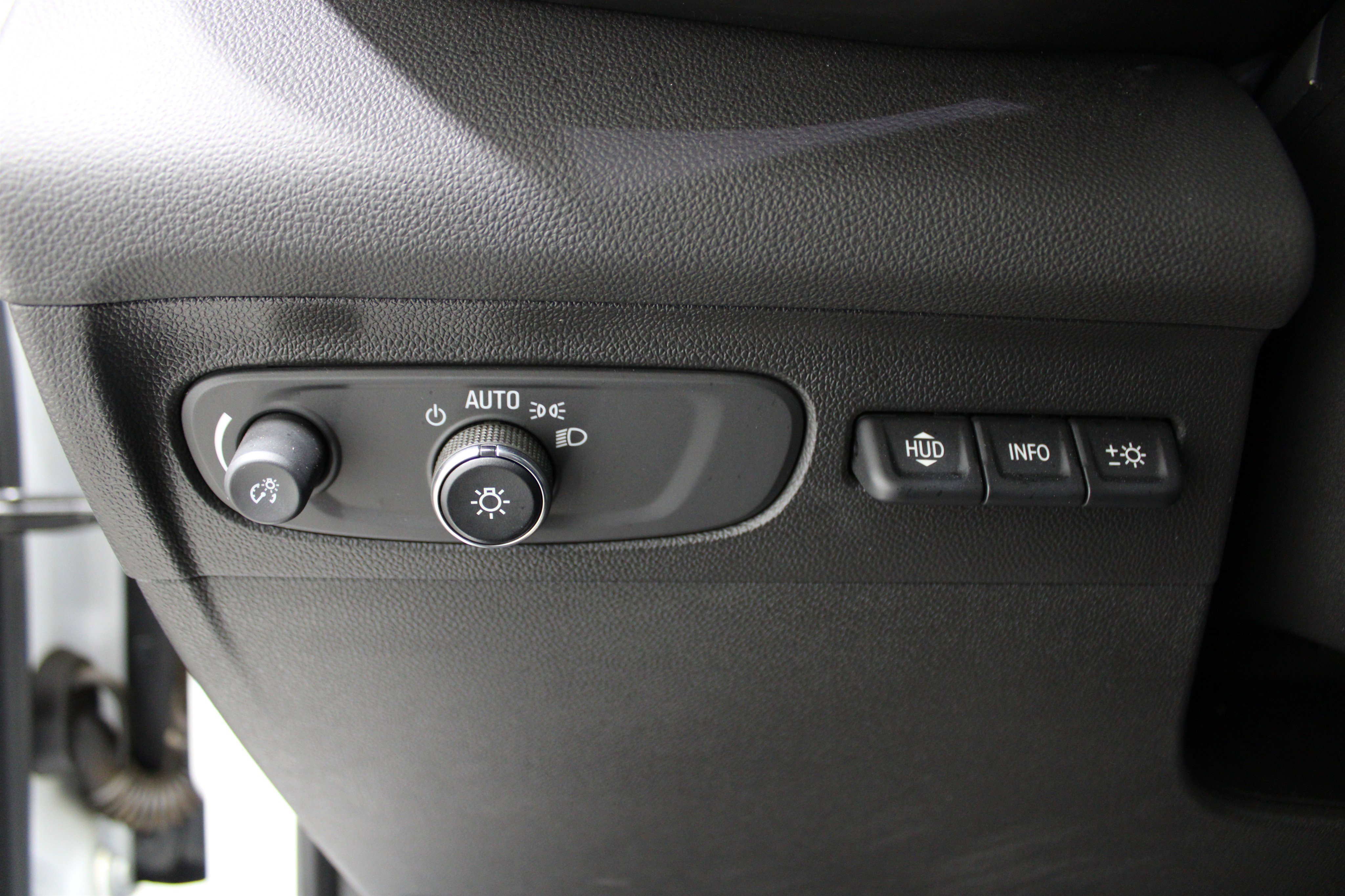 Used 2021 Buick Envision Avenir w/ Technology Package II image 8