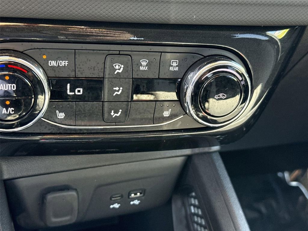 Used 2025 Chevrolet TrailBlazer LT w/ Convenience Package FWD image 33