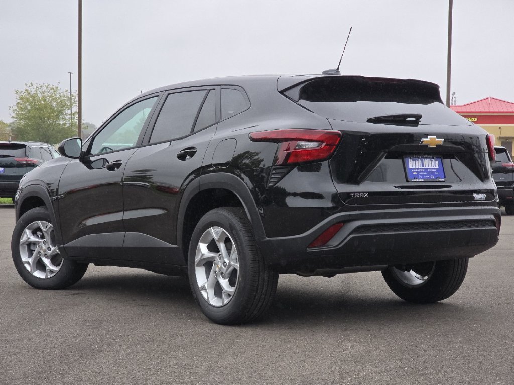 New 2026 Chevrolet Trax LS w/ LS Convenience Package FWD image 3