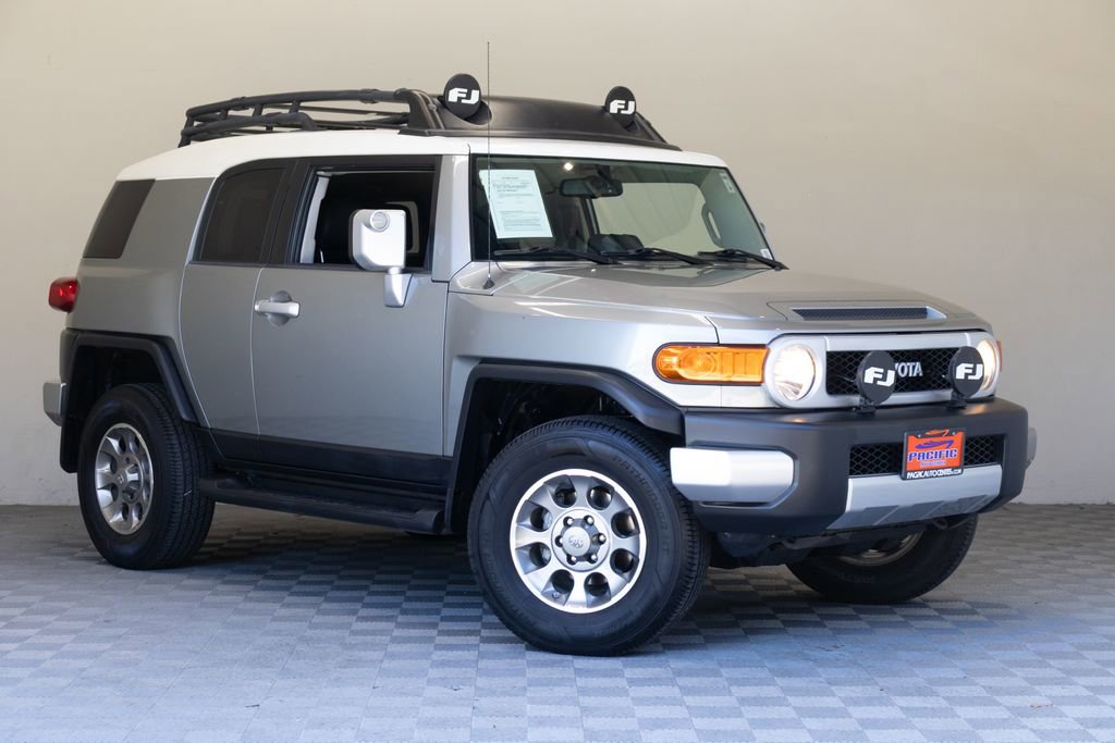 Used 2011 Toyota FJ Cruiser 4WD w/ Convenience Pkg image 2