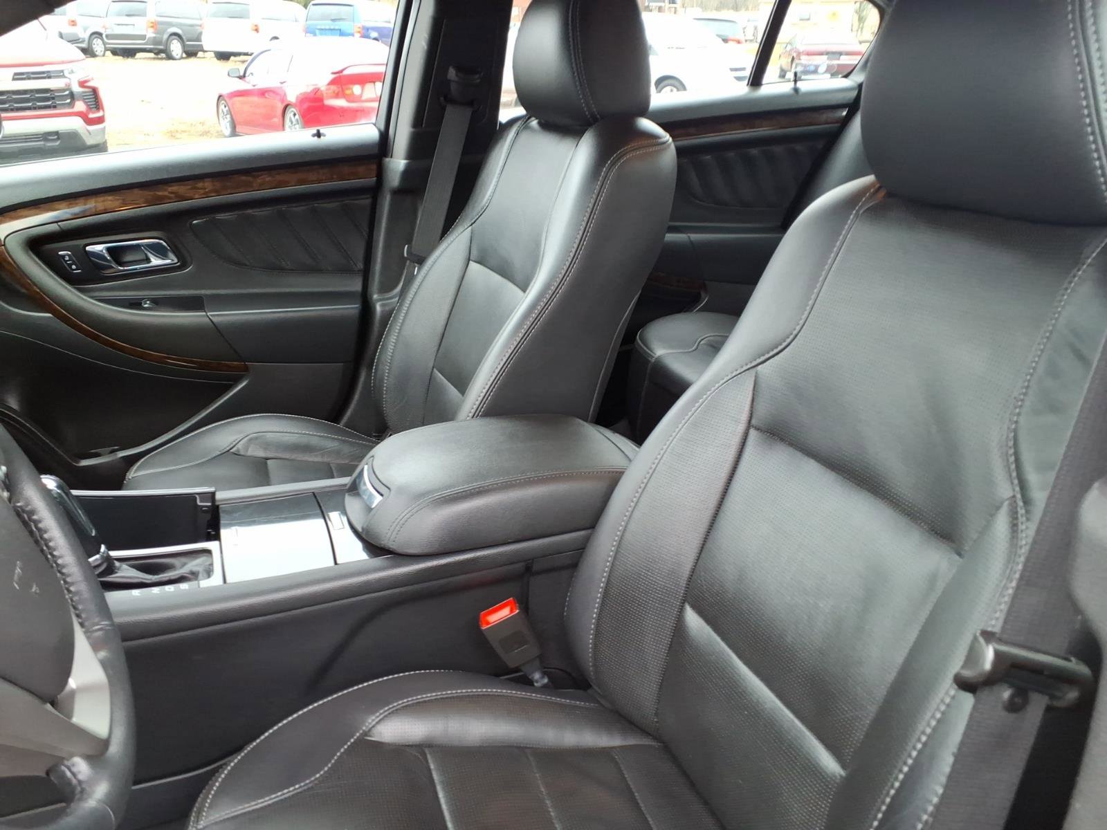 Used 2019 Ford Taurus Limited image 5