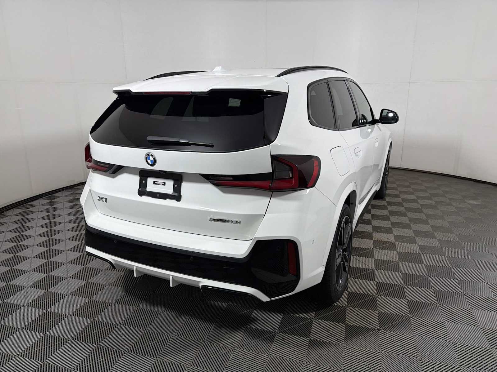 Certified 2023 BMW X1 xDrive28i w/ M Sport Package AWD/4WD image 6