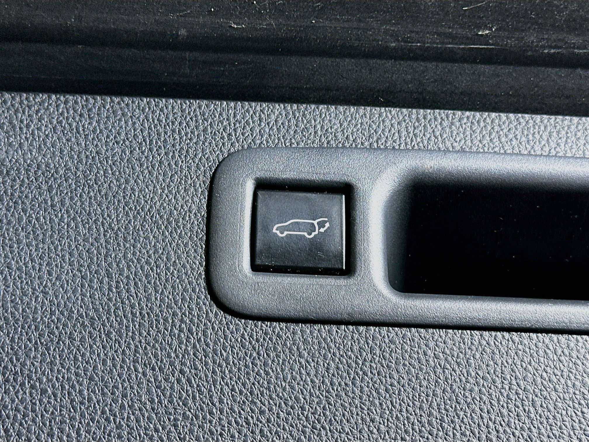 Used 2020 Toyota Highlander XLE FWD image 31