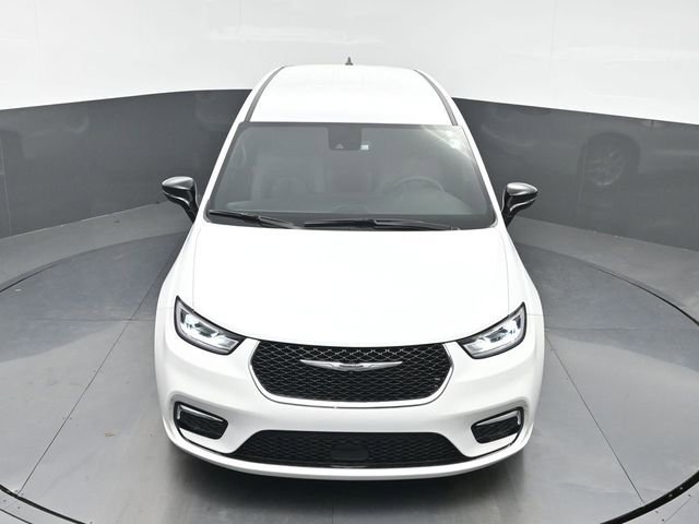 Used 2025 Chrysler Pacifica Select image 28