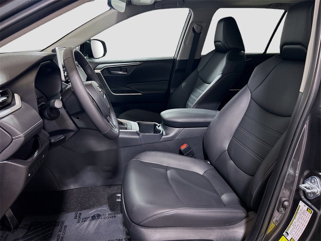 Used 2025 Toyota RAV4 XLE Premium image 17