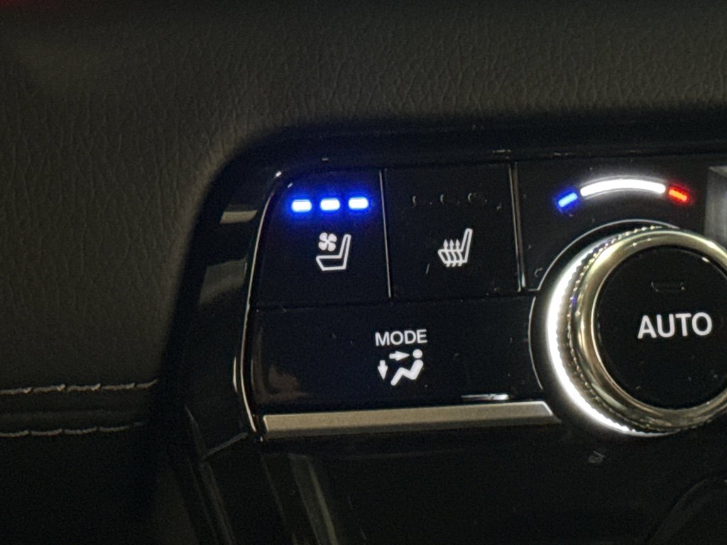 Used 2025 Honda Pilot Elite image 27