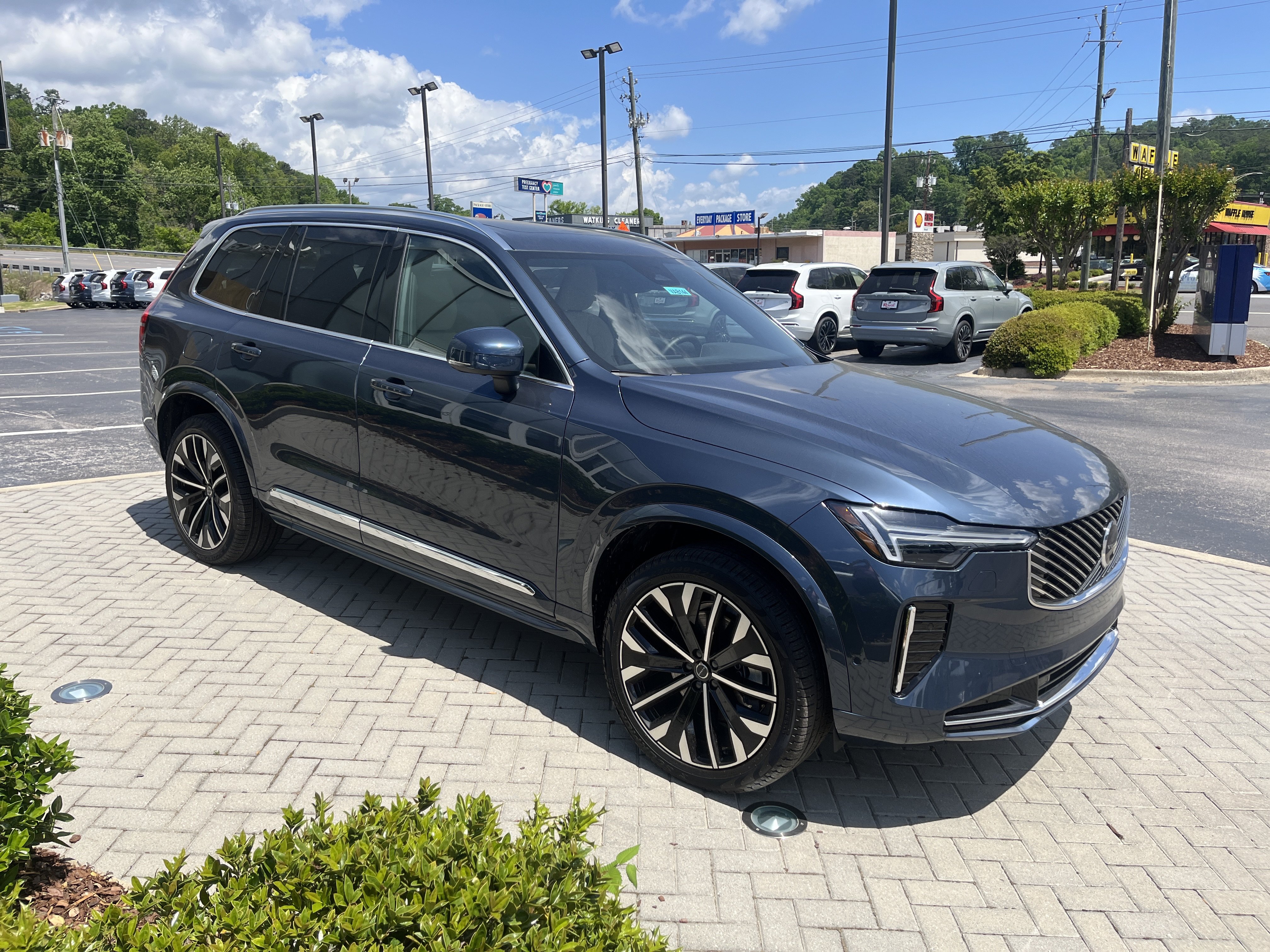 New 2026 Volvo XC90 B6 Plus w/ Protection Package Premier AWD/4WD image 6