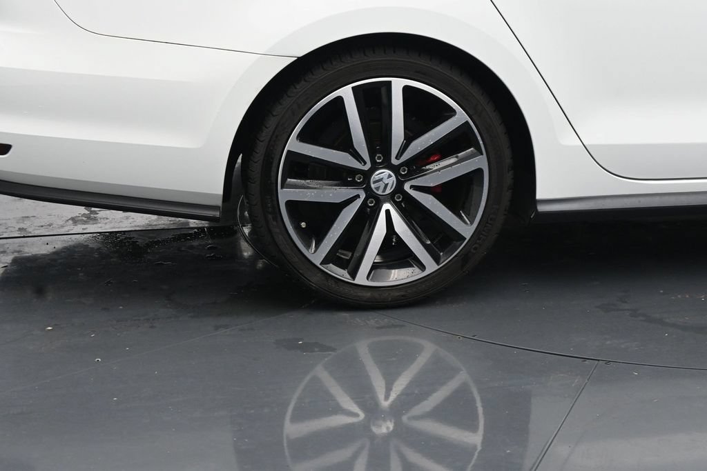 Used 2018 Volkswagen Jetta GLI FWD image 10