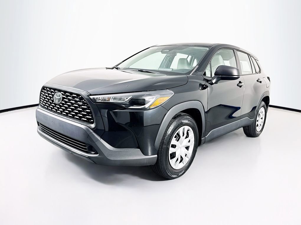Used 2023 Toyota Corolla Cross L image 3