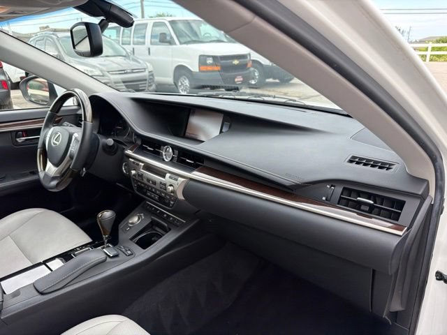 Used 2014 Lexus ES 350 w/ Luxury Package FWD image 26