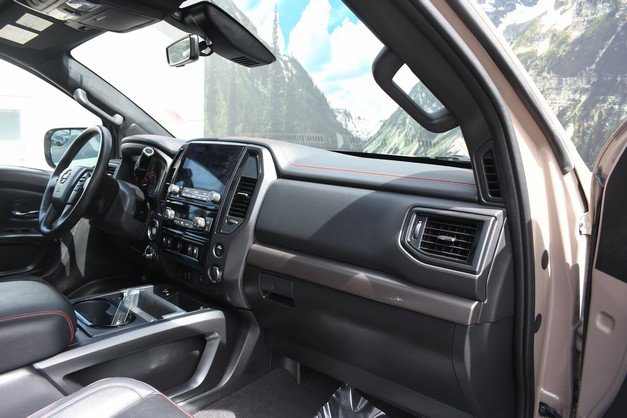 Used 2024 Nissan Titan PRO-4X w/ Pro-4x Convenience Package AWD/4WD image 25