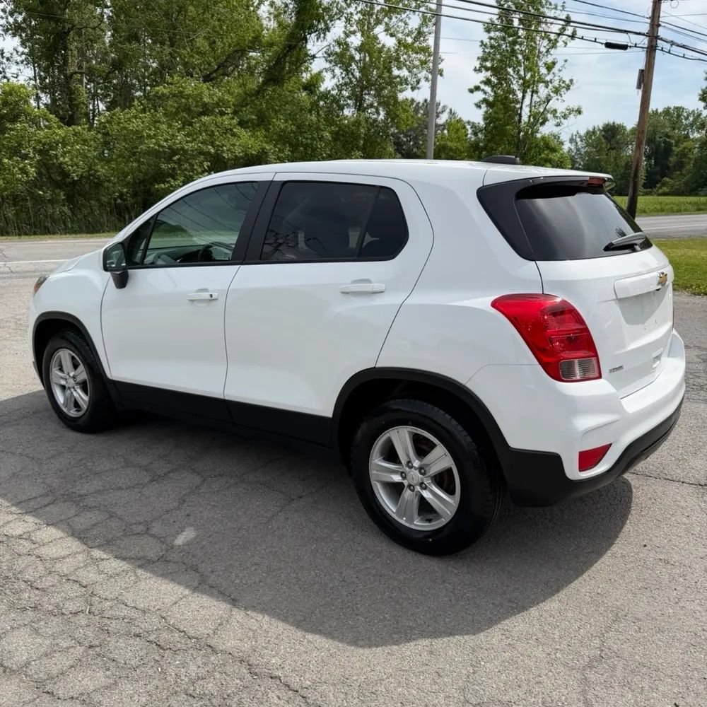 Used 2021 Chevrolet Trax LS w/ Tint and Cruise Package FWD image 5
