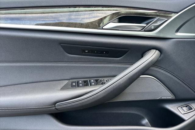 Used 2023 BMW 530i w/ Premium Package image 10