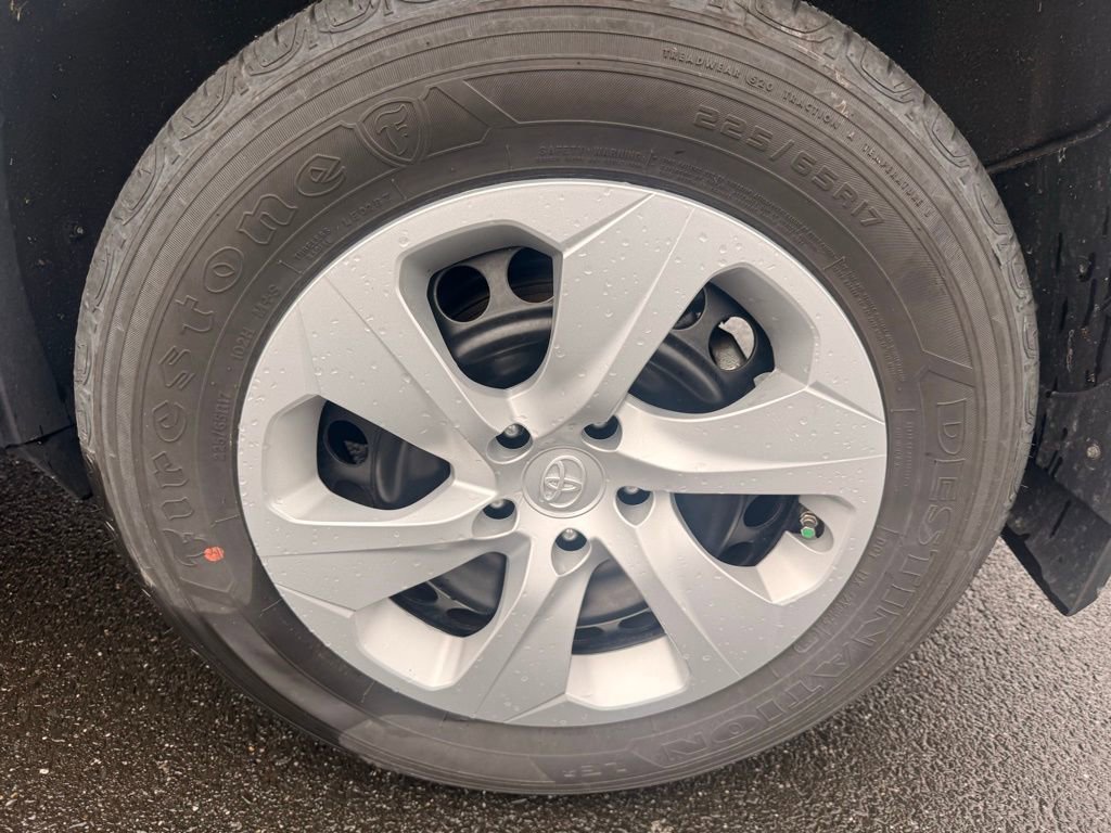 Used 2024 Toyota RAV4 LE image 10