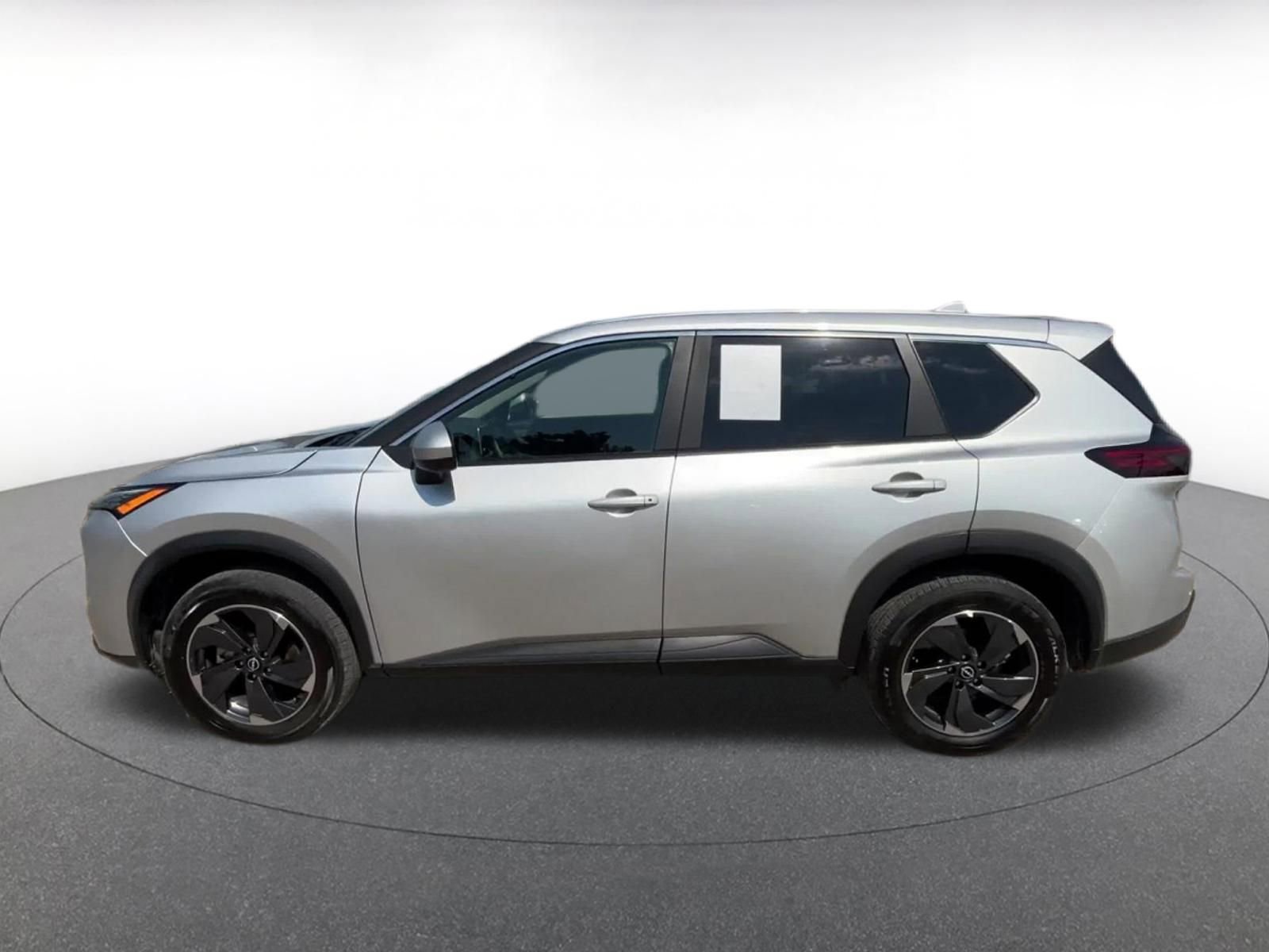 Used 2025 Nissan Rogue SV FWD image 9