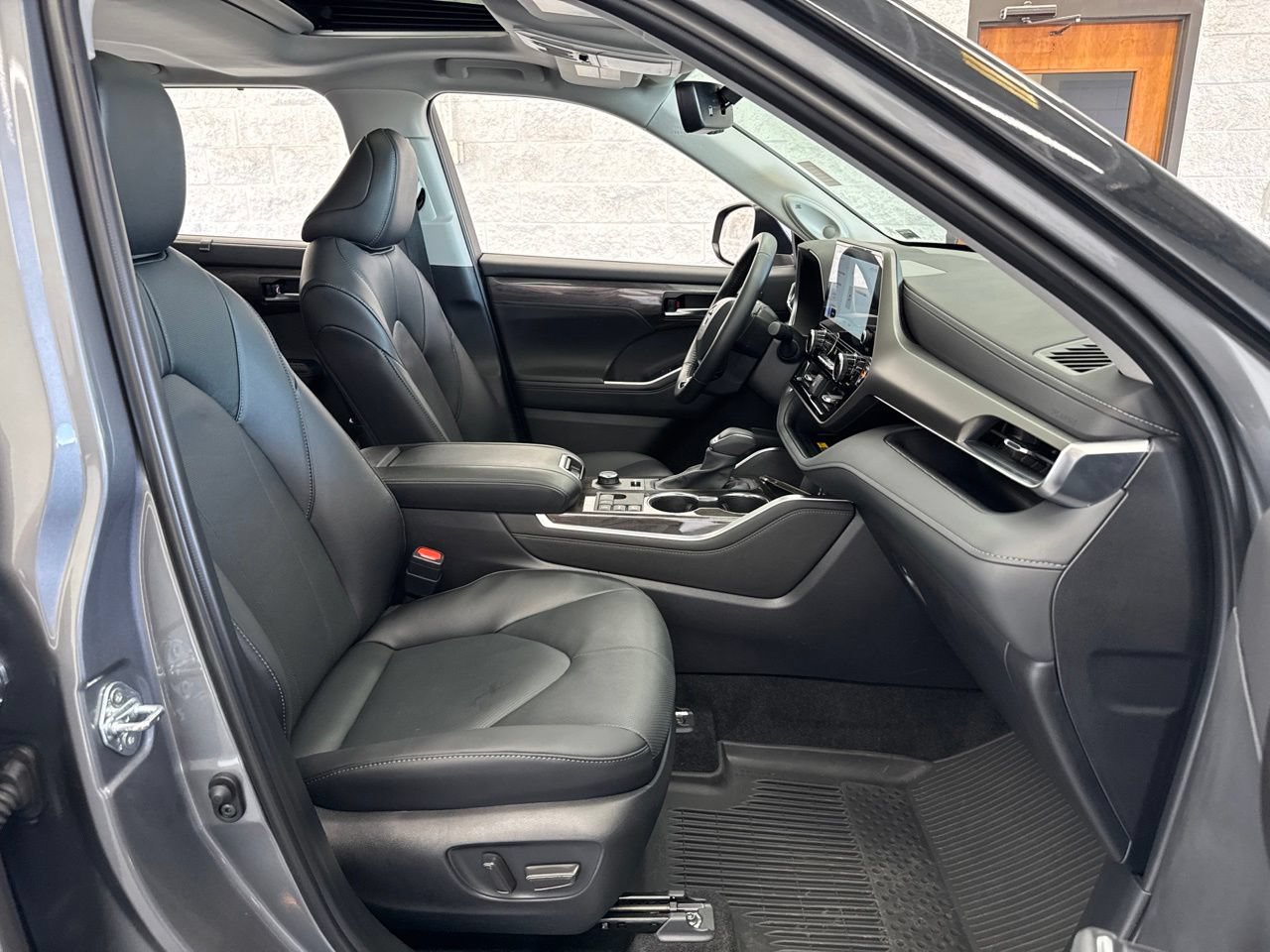 Used 2026 Toyota Highlander Limited AWD/4WD image 51
