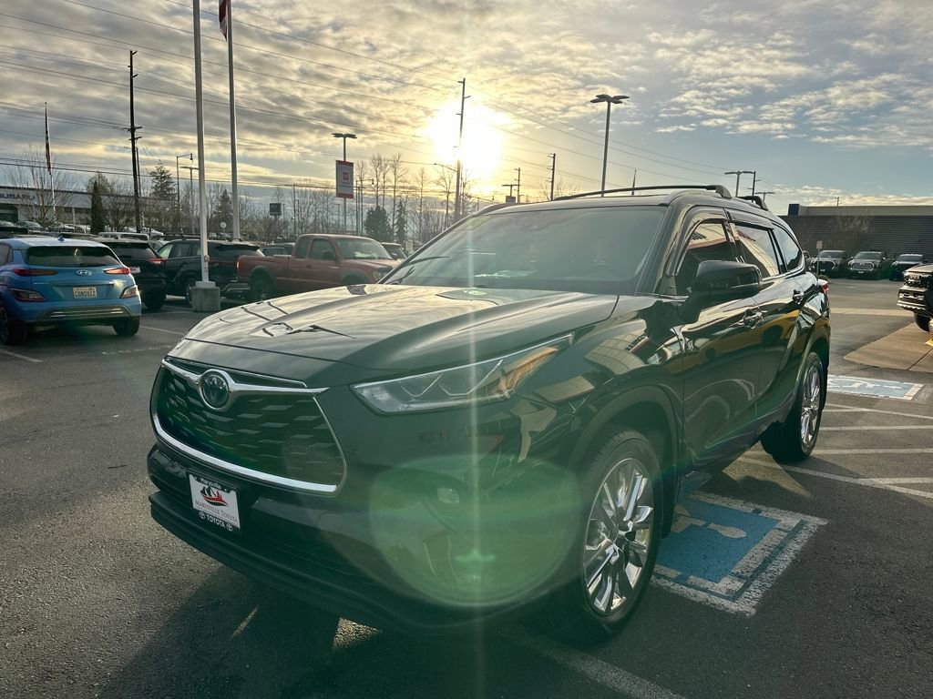 Used 2023 Toyota Highlander Limited image 7