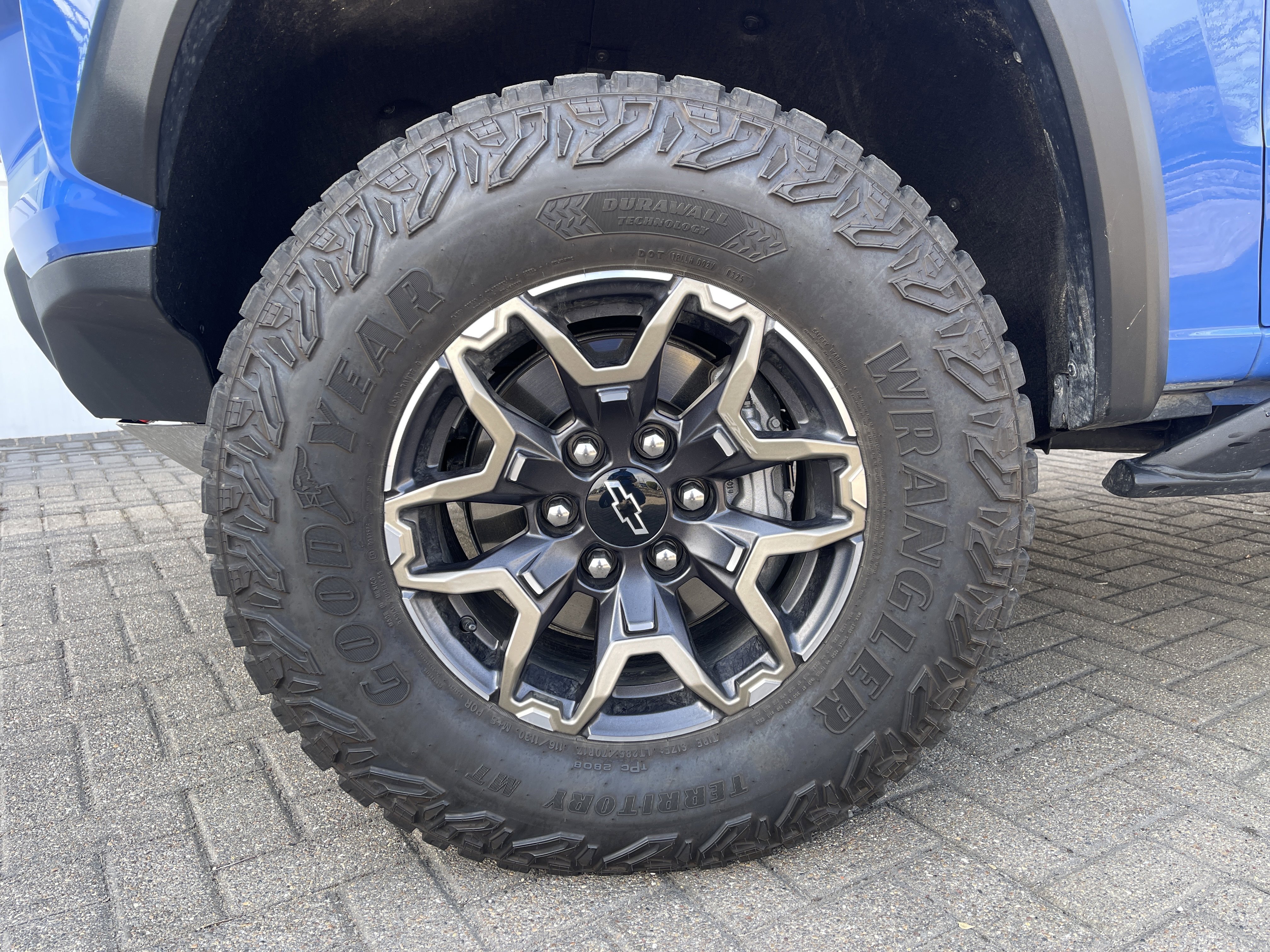 Used 2025 Chevrolet Colorado ZR2 w/ Technology Package image 11