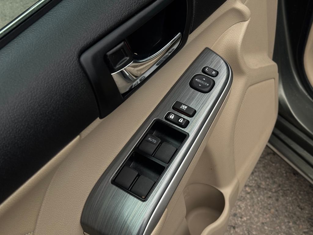 Used 2013 Toyota Camry XLE w/ Leather Pkg image 20
