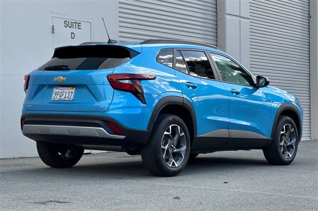 Used 2025 Chevrolet Trax LT w/ Driver Confidence Package image 4